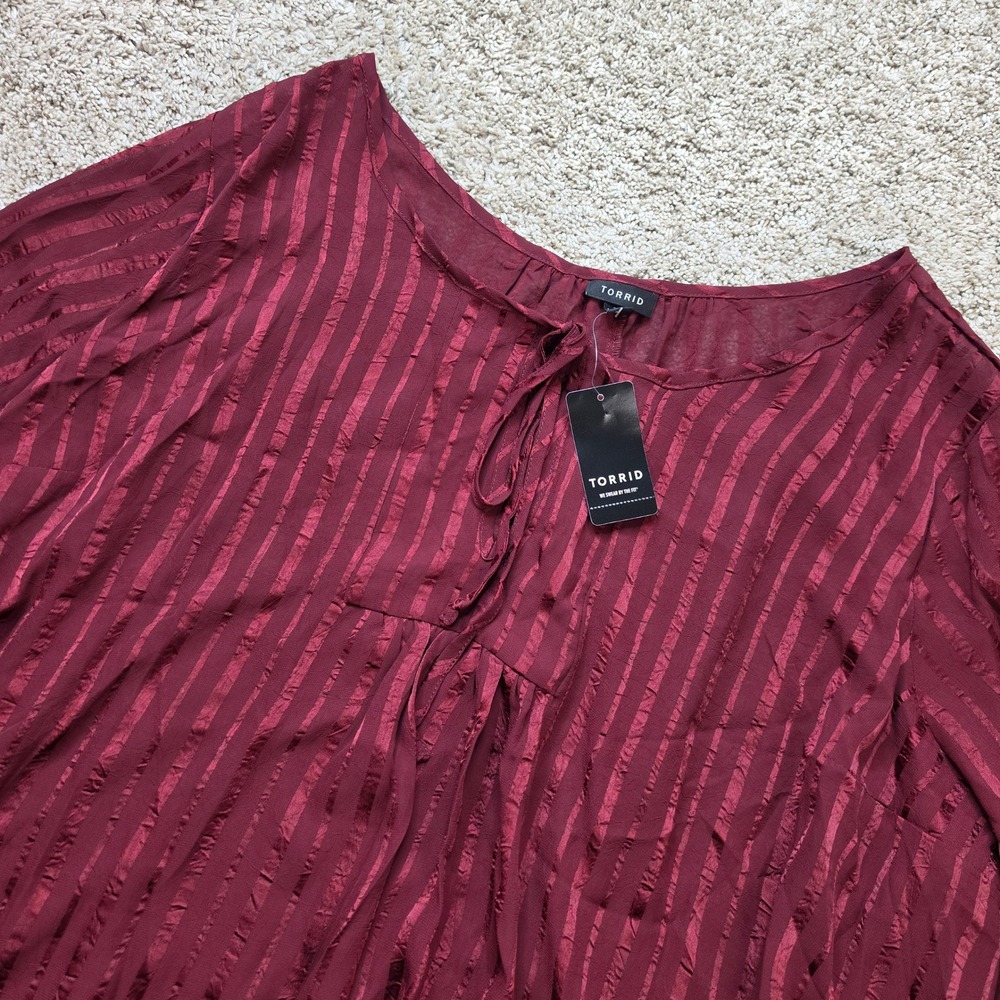 NEW Torrid Blouse Womens 3 Burgundy Bell Sleeve Tie Neck Shadow Stripe 11197527